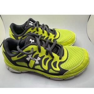 Boys kids Under Armour Tennis Shoes Size 4Y Lime Green Gray school sports